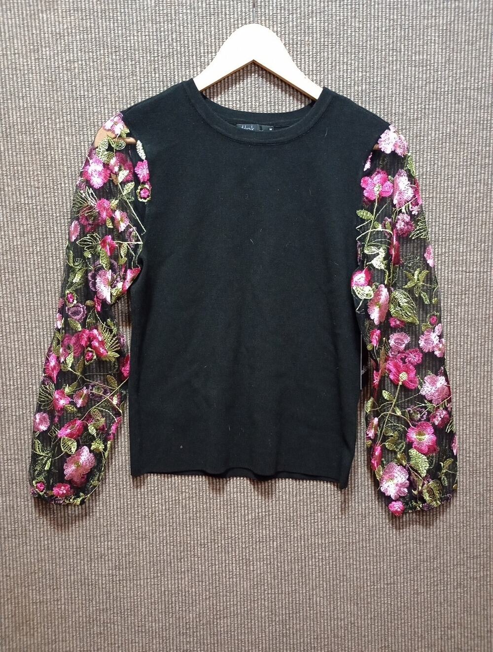 NIKKAK Size M Shirt Sheer Floral Sleeves